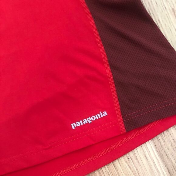 PATAGONIA Womens RED COLORBLOCK 1/2 ZIP LIGHTWEIGHT PULLOVER - Picture 2 of 10